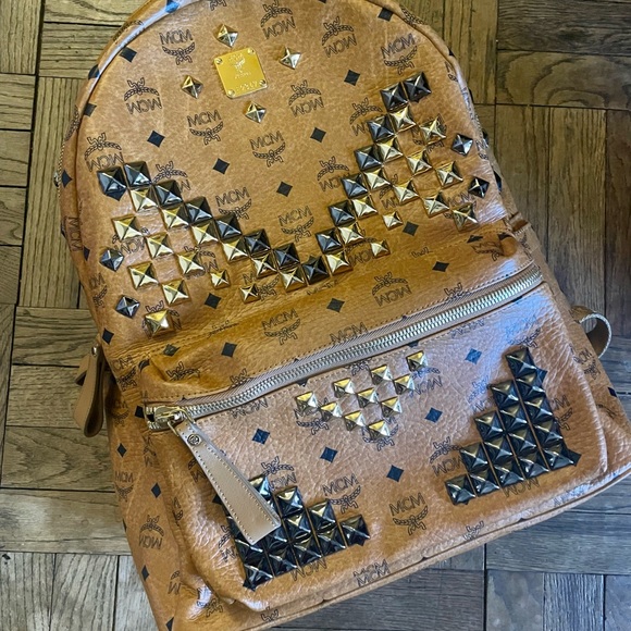 SOLD 🚫 MCM Stark Visetos Studded Backpack (Large) - Picture 2 of 7